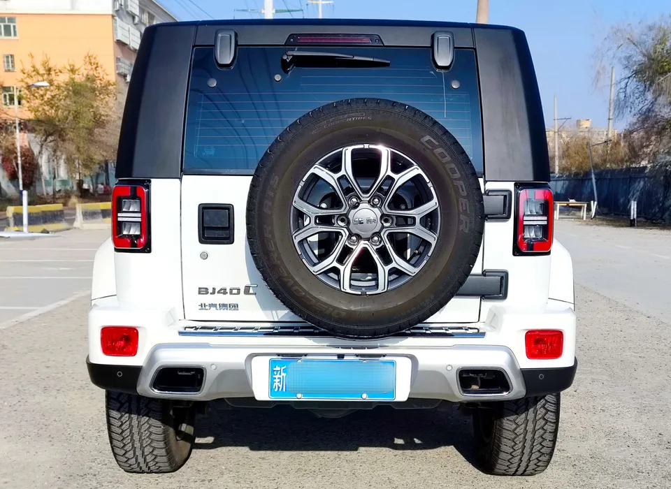 BAIC Beijing Off-road BJ40 Beijing Off-road BJ40 2024 2.0T Automatic 4WD City Hunter Glory Edition 2025 — миниатюра 2