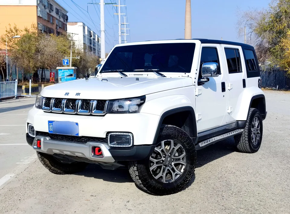 BAIC Beijing Off-road BJ40 Beijing Off-road BJ40 2024 2.0T Automatic 4WD City Hunter Glory Edition 2025 — фото 1, купить с доставкой в Москву