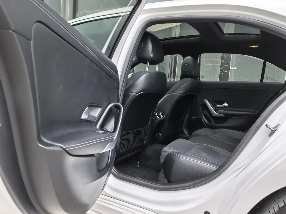 Mercedes-Benz Mercedes Benz A Class second facelift A 200 L sports sedan fashion version 2023 — миниатюра 3