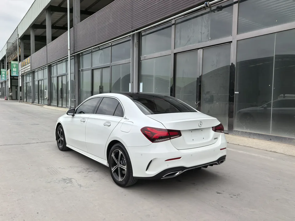 Mercedes-Benz Mercedes Benz A Class second facelift A 200 L sports sedan fashion version 2023 — миниатюра 4