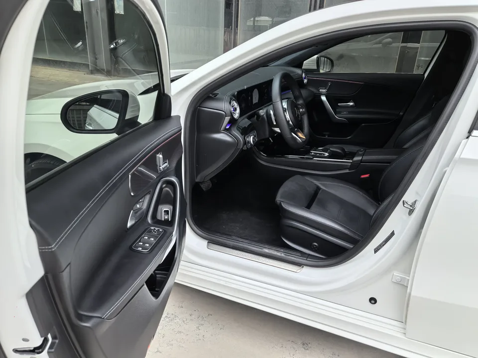 Mercedes-Benz Mercedes Benz A Class second facelift A 200 L sports sedan fashion version 2023 — миниатюра 5