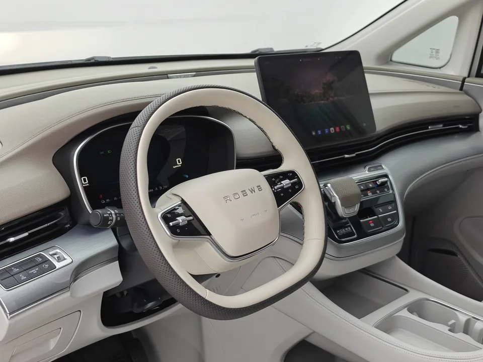 Roewe iMAX8 DMH 1.5T Land Rover Premium Edition 2025 — миниатюра 3