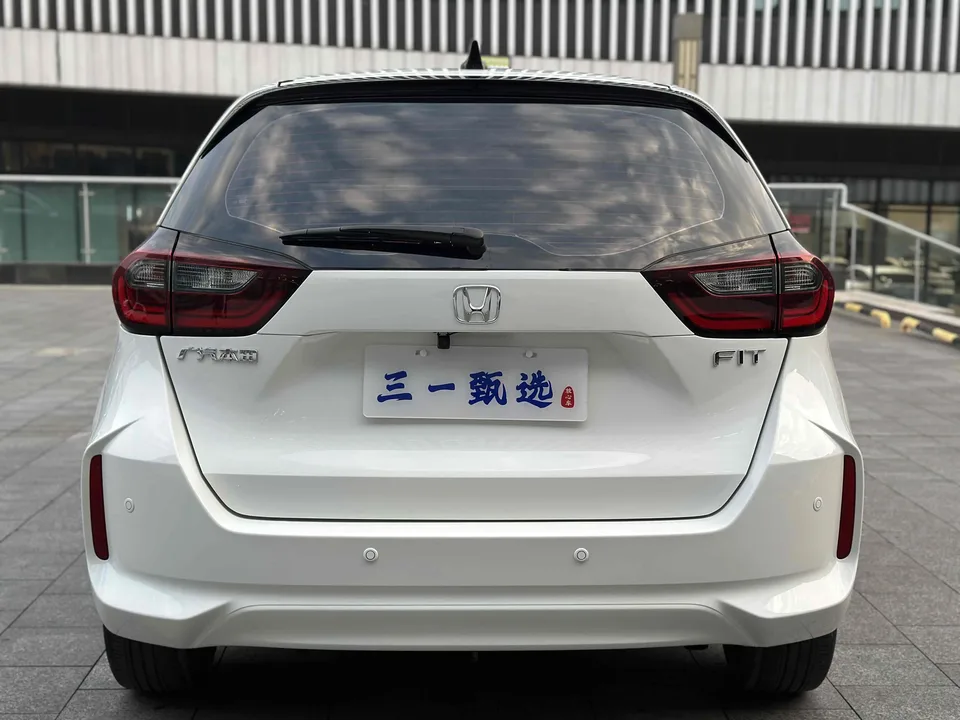 Honda FIT 1.5L CVT Trendy Sunroof Edition 2022 — миниатюра 2