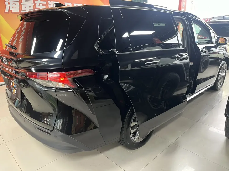 Toyota Sienna Senna 2024 Hybrid 2.5L Comfort Edition 2024 — thumbnail 2