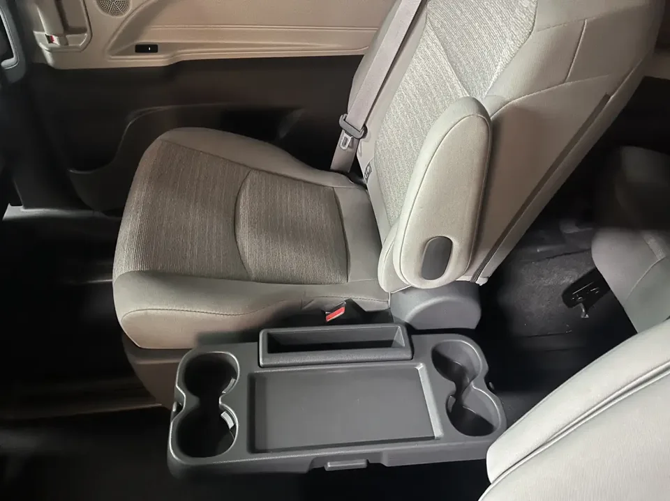Toyota Sienna Senna 2024 Hybrid 2.5L Comfort Edition 2024 — thumbnail 3