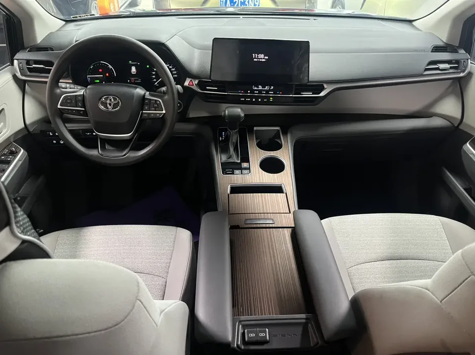 Toyota Sienna Senna 2024 Hybrid 2.5L Comfort Edition 2024 — thumbnail 4