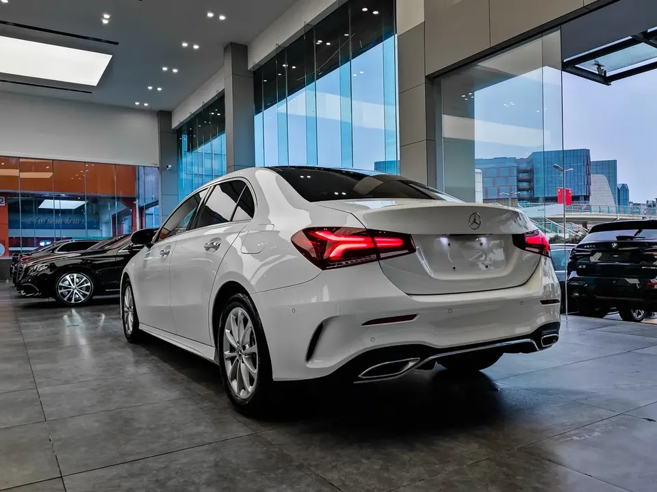 Mercedes-Benz Mercedes Benz A Class second facelift A 200 L sports sedan fashion version 2022 — миниатюра 2