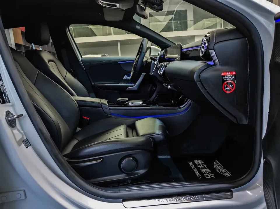 Mercedes-Benz Mercedes Benz A Class second facelift A 200 L sports sedan fashion version 2022 — миниатюра 5