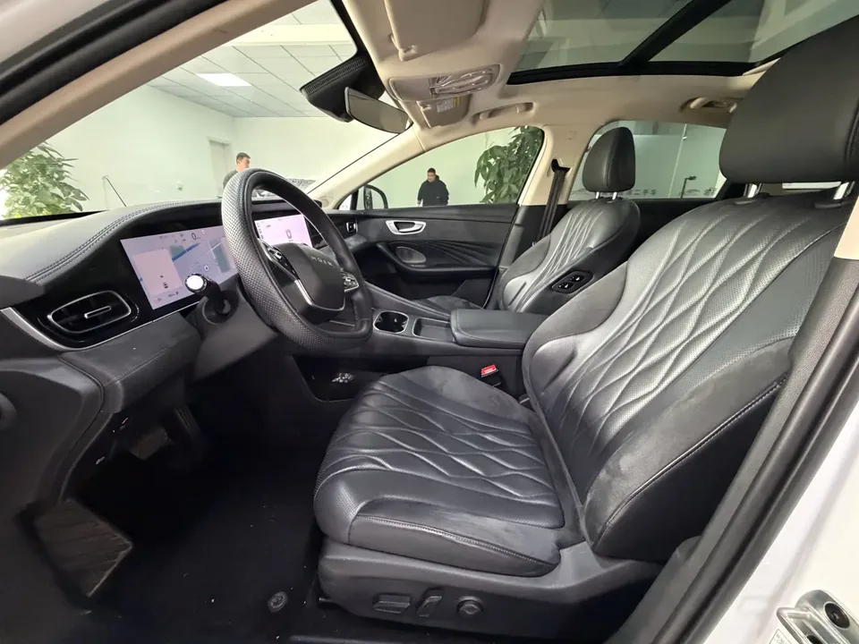 Roewe D7 EV 510 rear-wheel drive excellent version 2023 — миниатюра 5