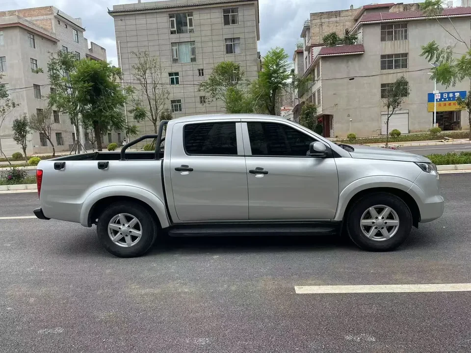 Jiangling Bible 2.5T Manual Diesel Four-wheel Drive Comfort Edition Standard Wheelbase 2023 — миниатюра 2
