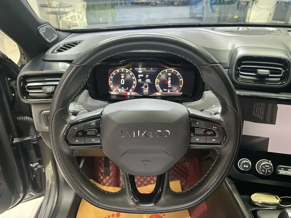Lynk & Co 03 Lynk & Co 03 2022 2.0TD DCT Pro 2022 — миниатюра 4