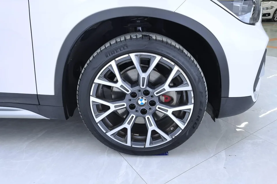 BMW X1 BMW X1 2022 xDrive25Li Exclusive Model 2023 — миниатюра 3