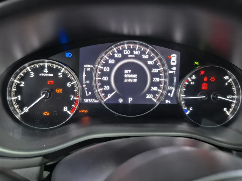Mazda Axela 2.0L Automatic Elegant Edition 2023 — миниатюра 3