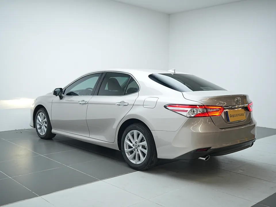 Toyota Camry 2.0G Deluxe Edition 2023 — миниатюра 2