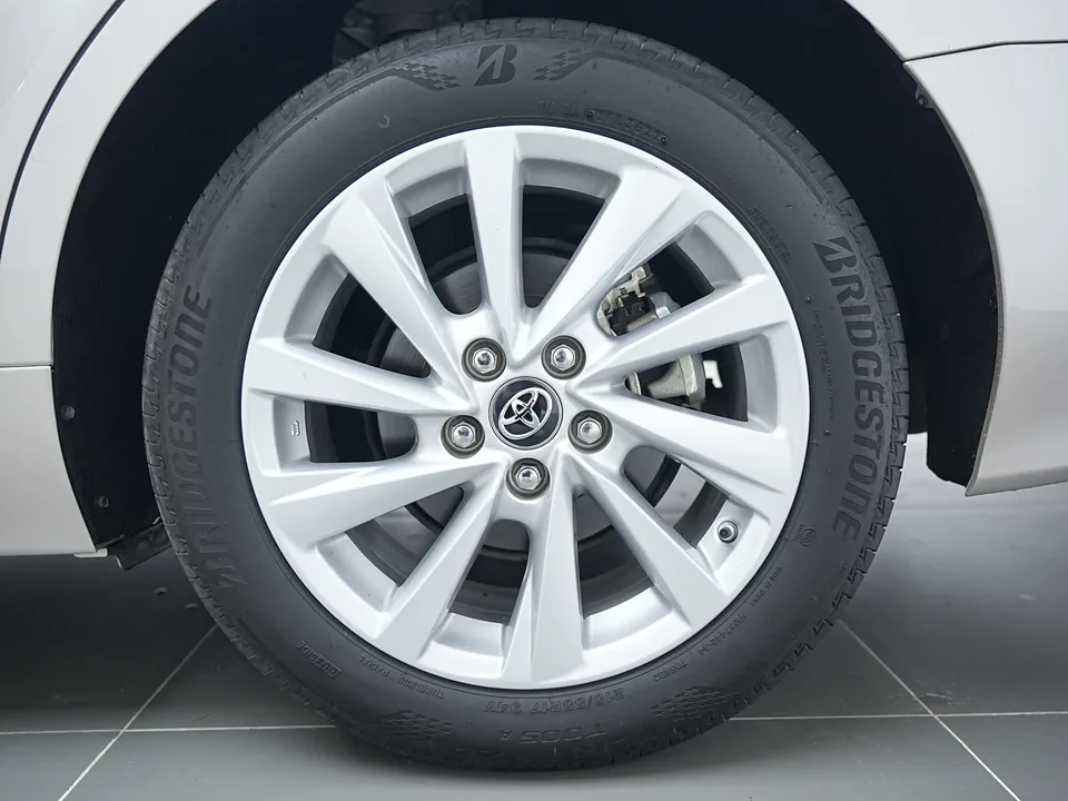 Toyota Camry 2.0G Deluxe Edition 2023 — миниатюра 3