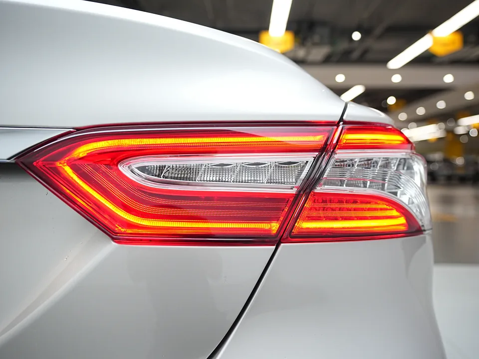 Toyota Camry 2.0G Deluxe Edition 2023 — миниатюра 4