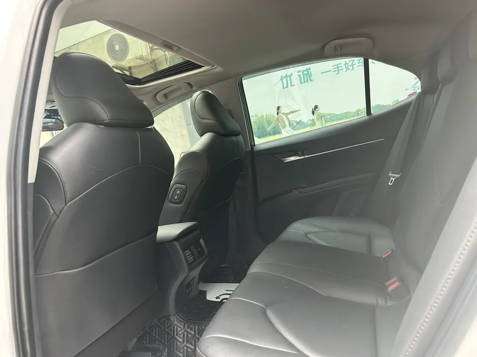 Toyota Camry 2.0G Deluxe Edition 2023 — миниатюра 3