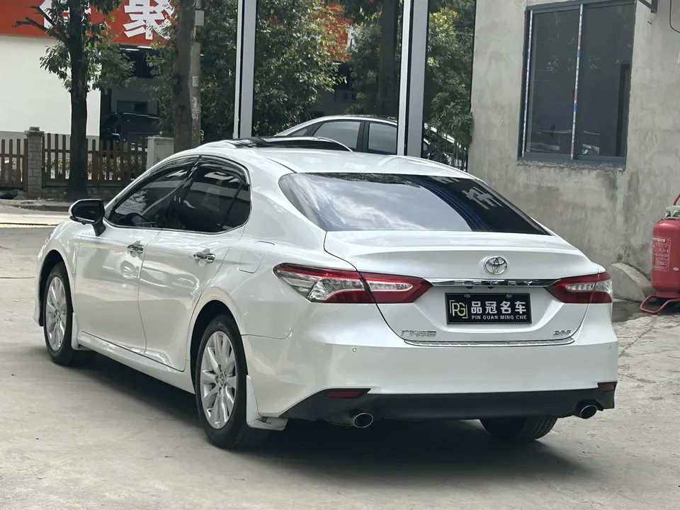 Toyota Camry 2.0G Deluxe Edition 2023 — миниатюра 4