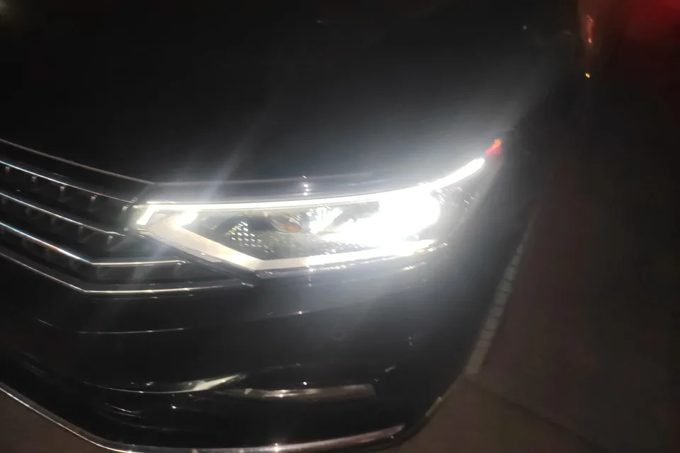 Volkswagen Magotan Magotan 2023 2 million commemorative edition 330TSI DSG leading model 2023 — миниатюра 2