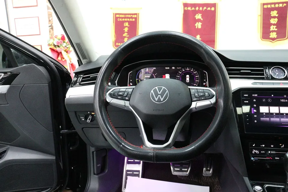 Volkswagen Magotan GTE plug-in hybrid Magotan GTE 2022 luxury model 2023 — миниатюра 5
