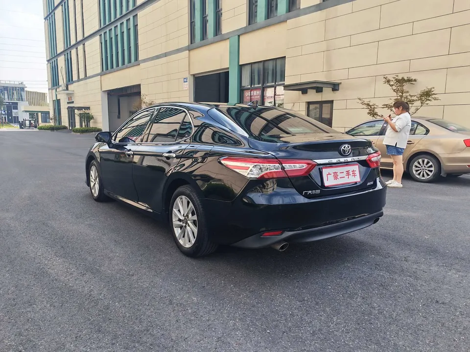 Toyota Camry 2.0G Deluxe Edition 2022 — миниатюра 2