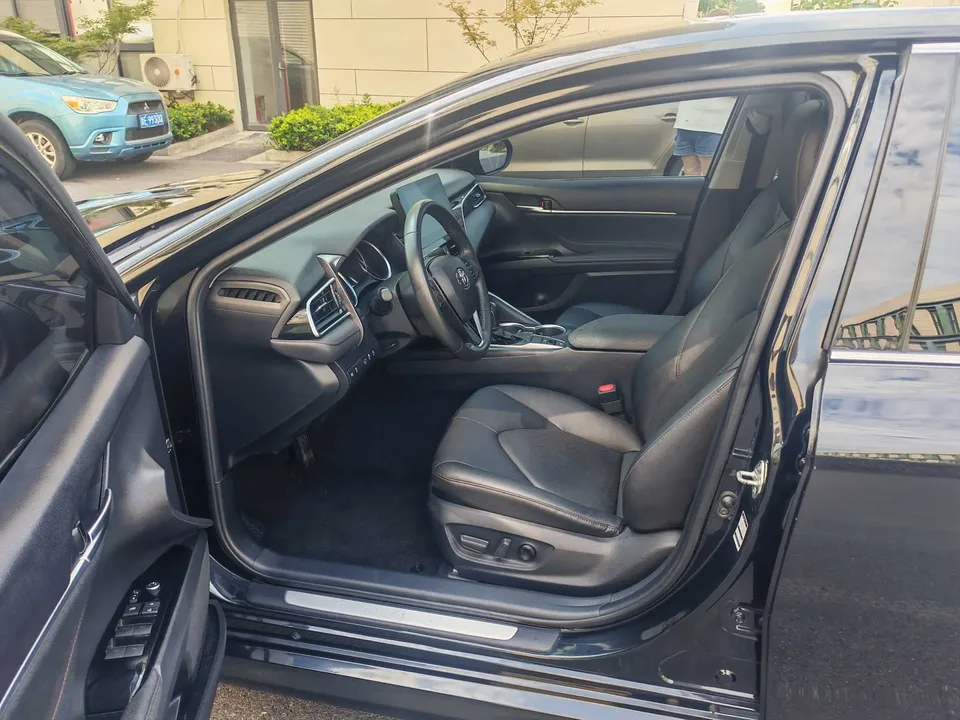 Toyota Camry 2.0G Deluxe Edition 2022 — миниатюра 3