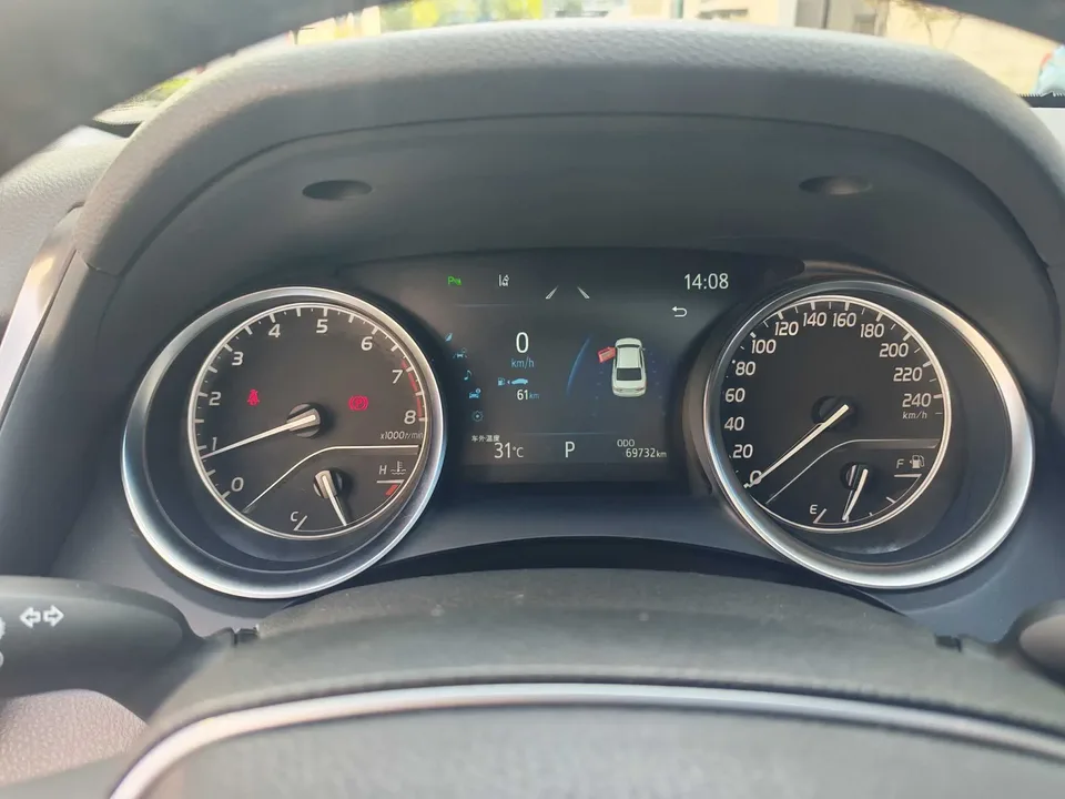 Toyota Camry 2.0G Deluxe Edition 2022 — миниатюра 4
