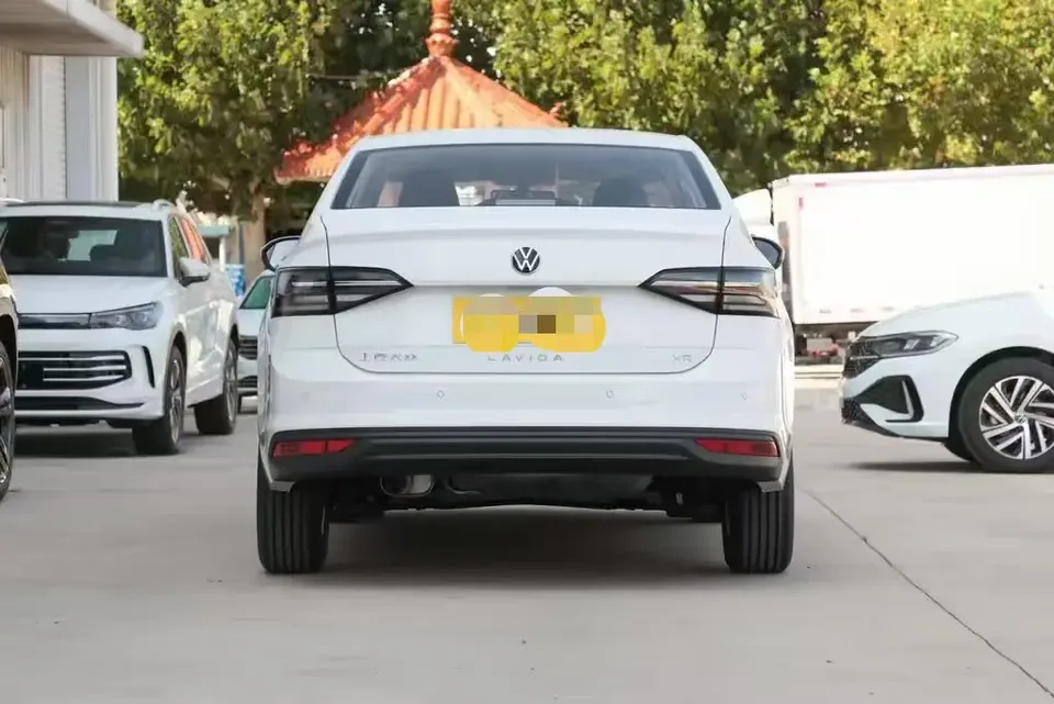 Volkswagen Lavida Lavida 2025 New 1.5L Outstanding New Edition 2025 — миниатюра 2