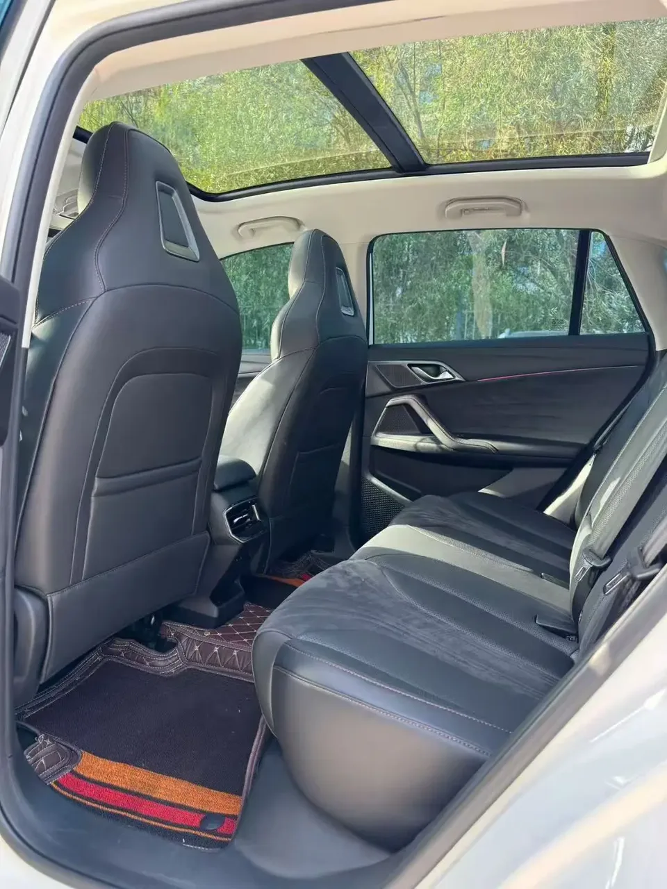 Roewe D5X DMH 135 Free Travel Edition 2024 — миниатюра 3