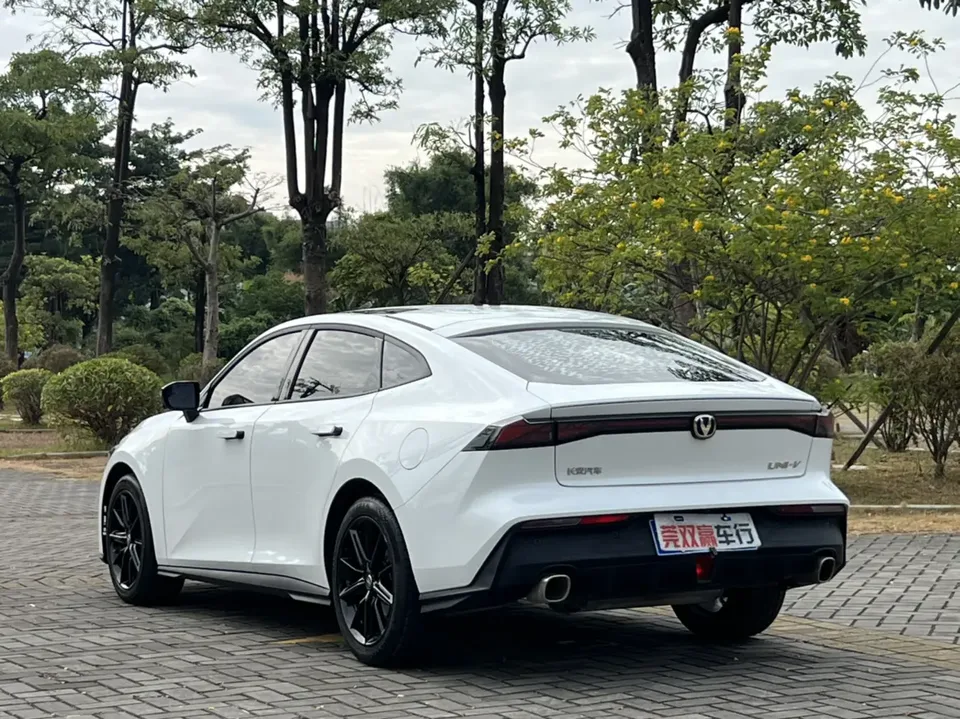 Changan UNI-V Changan UNI-V 2023 1.5T Premium 2025 — thumbnail 2