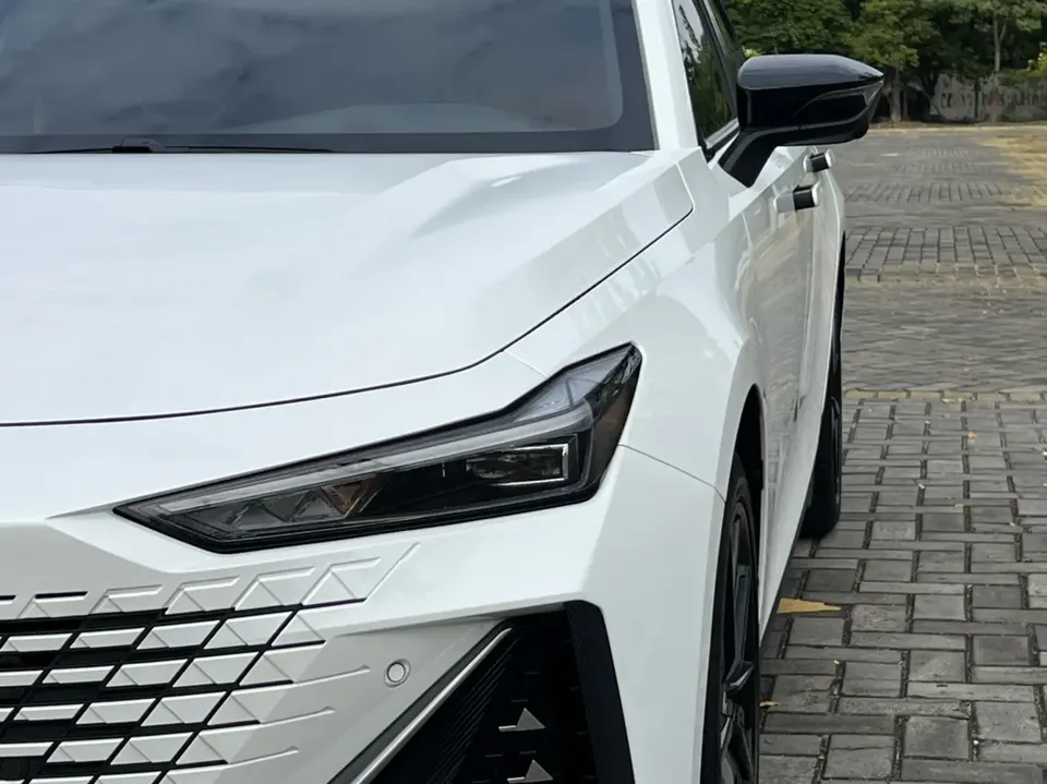 Changan UNI-V Changan UNI-V 2023 1.5T Premium 2025 — thumbnail 3