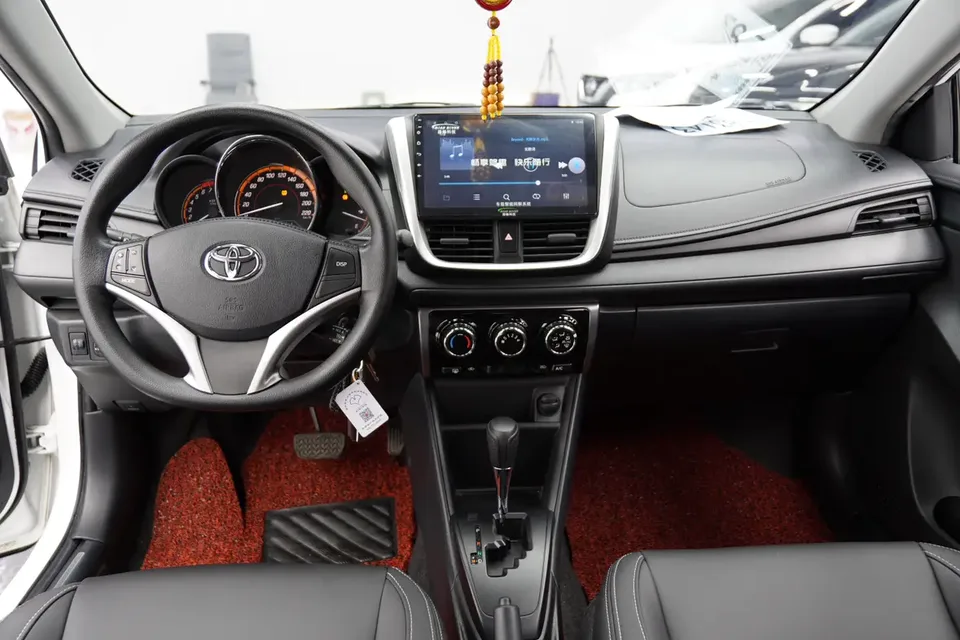 Toyota Yaris L YARiS L Zhixuan 2022 Zhixuan X 1.5L CVT leading PLUS version 2022 — миниатюра 4