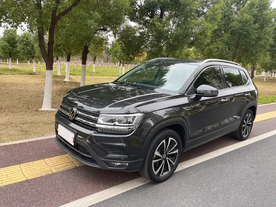 Volkswagen Tharu Tharu 2021 2021 Tuyue 280TSI 2WD Luxury Edition 2022 — photo 1, buy with delivery to Moscow