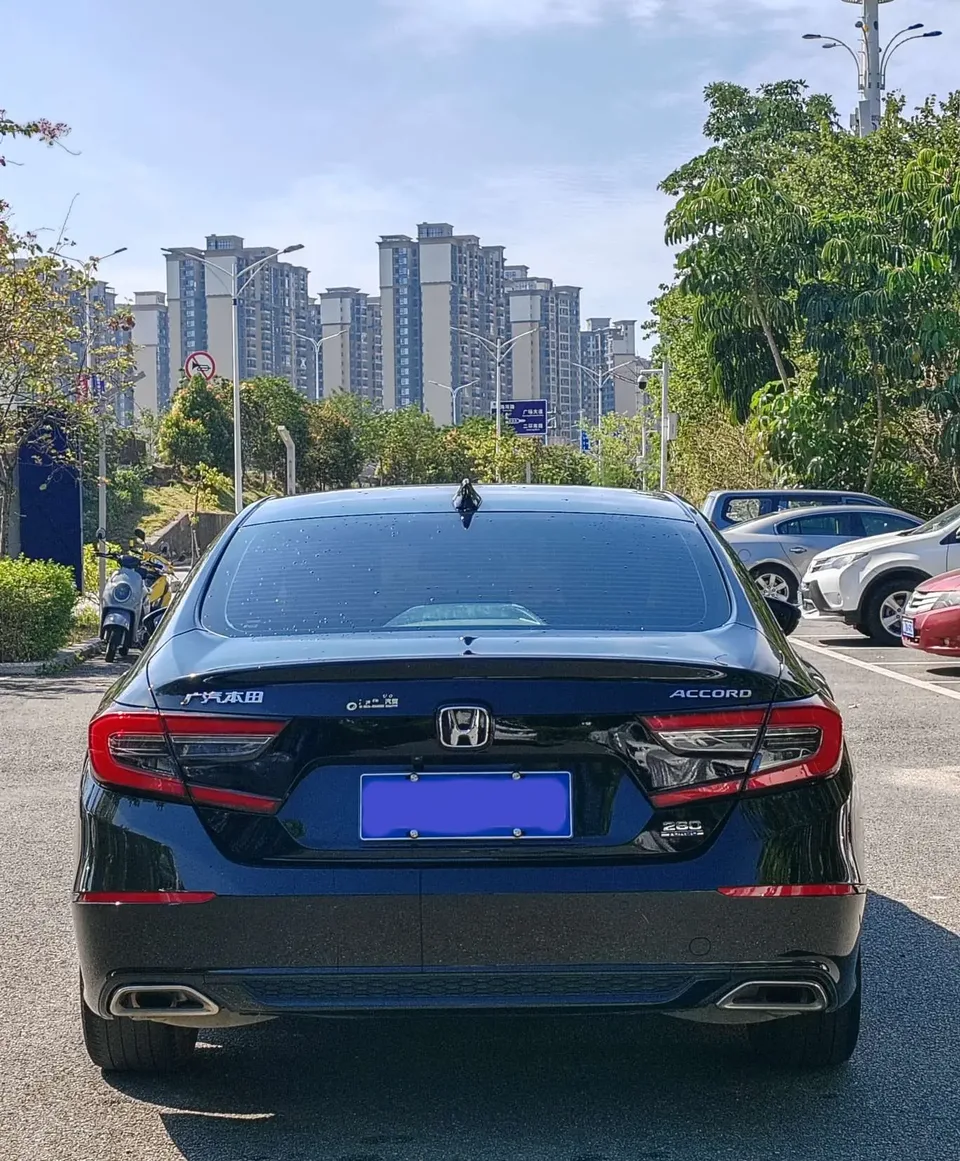 Honda Accord Accord 2022 260TURBO Deluxe Edition 2022 — миниатюра 2