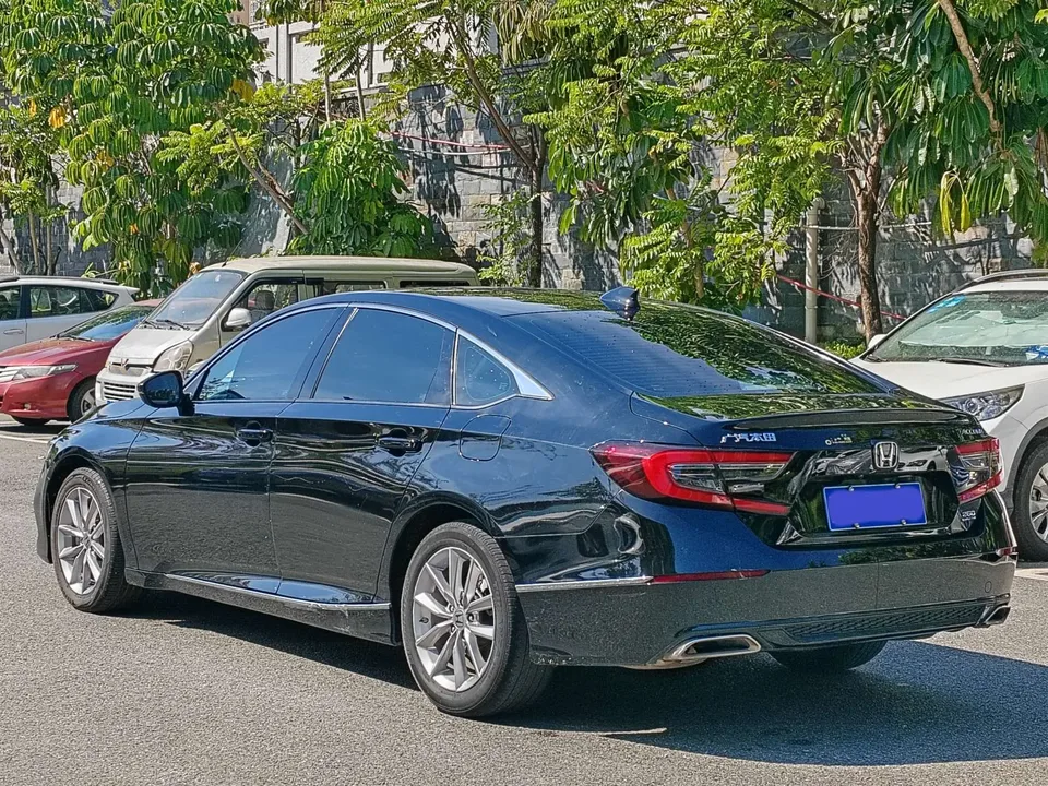 Honda Accord Accord 2022 260TURBO Deluxe Edition 2022 — миниатюра 4