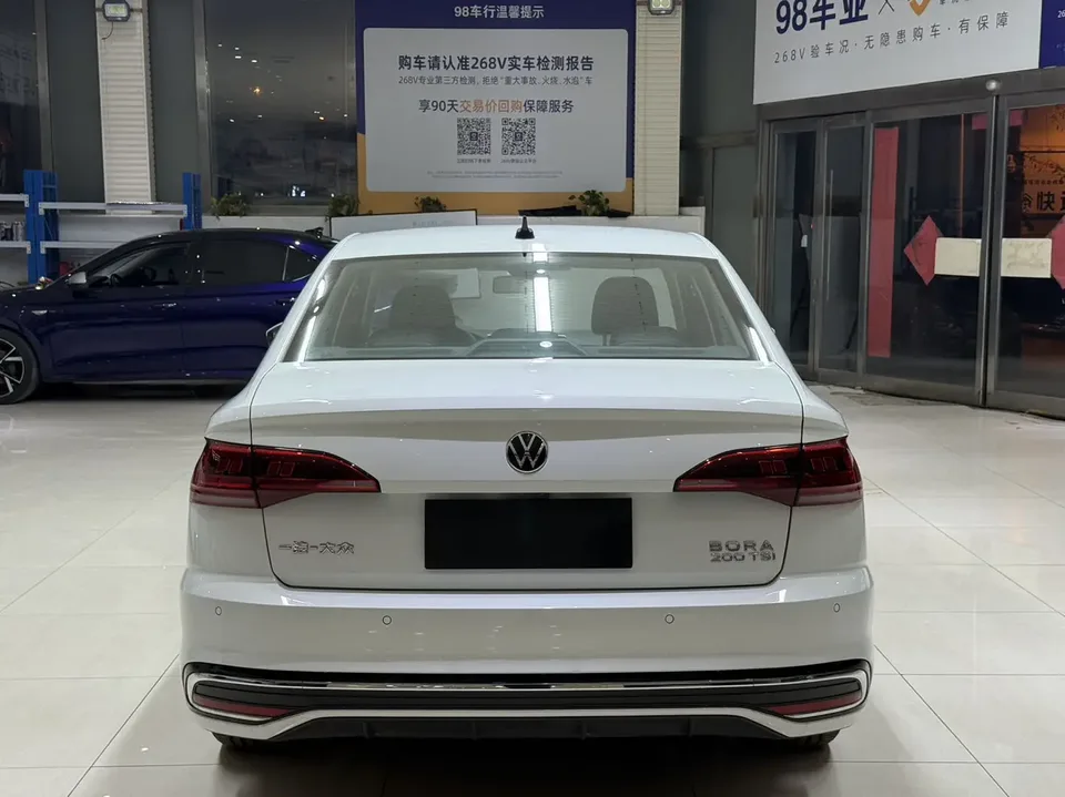 Volkswagen Bora Bora 2023 200TSI DSG Zhixing PRO Edition 2022 — миниатюра 2