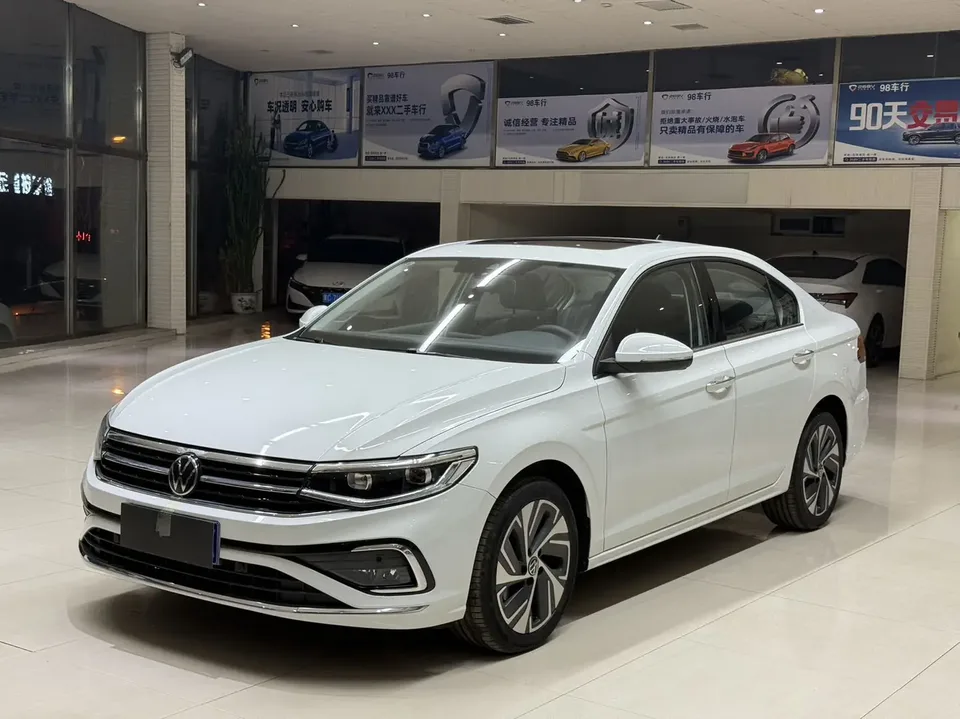 Volkswagen Bora Bora 2023 200TSI DSG Zhixing PRO Edition 2022 — фото 1, купить с доставкой в Москву