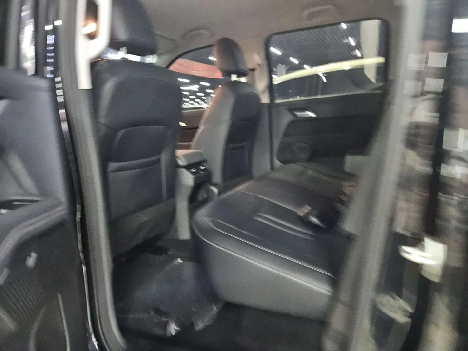 Jiangling Avenue Avenue 2023 Almighty 2.3T Automatic Diesel Commercial Passenger Version 2WD Long Axis Comfort Model 2025 — thumbnail 3