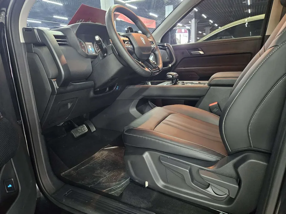 Jiangling Avenue Avenue 2023 Almighty 2.3T Automatic Diesel Commercial Passenger Version 2WD Long Axis Comfort Model 2025 — thumbnail 5
