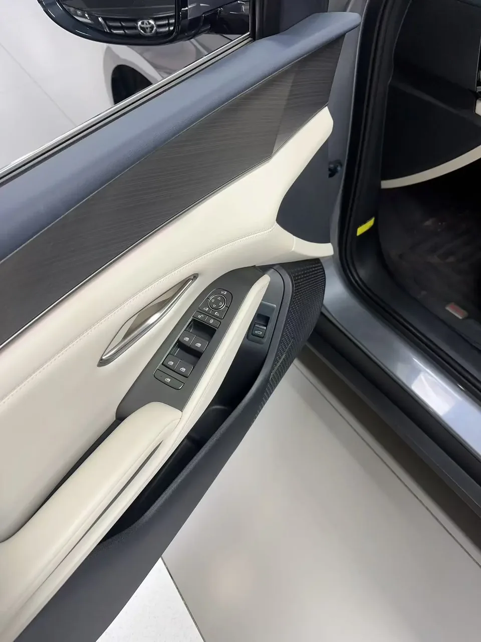 BYD Qin L DM DM-i 120KM Excellence Edition 2024 — миниатюра 3