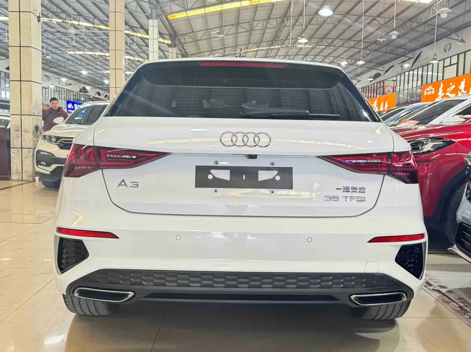 Audi A3 Sportback 35 TFSI Enterprising and Elegant Model 2022 — миниатюра 2