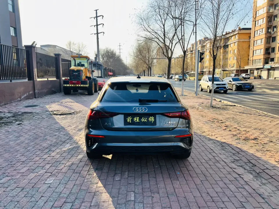 Audi A3 Sportback 35 TFSI stylish and sporty 2022 — миниатюра 2