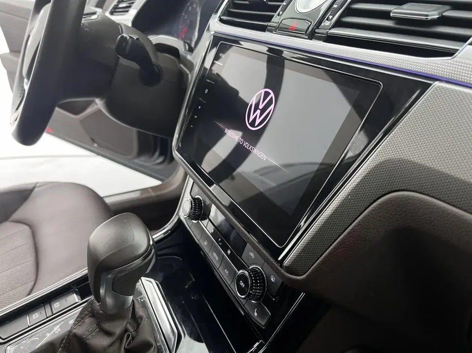 Volkswagen Hui Ang Hui Ang 2021 380TSI Deluxe 2022 — thumbnail 3