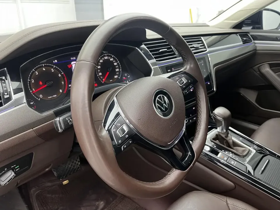 Volkswagen Hui Ang Hui Ang 2021 380TSI Deluxe 2022 — thumbnail 4