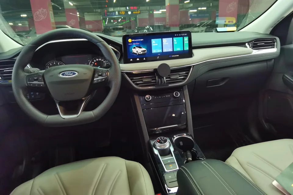 Ford Escape EcoBoost 245 2WD Leisure Edition 2023 — миниатюра 4