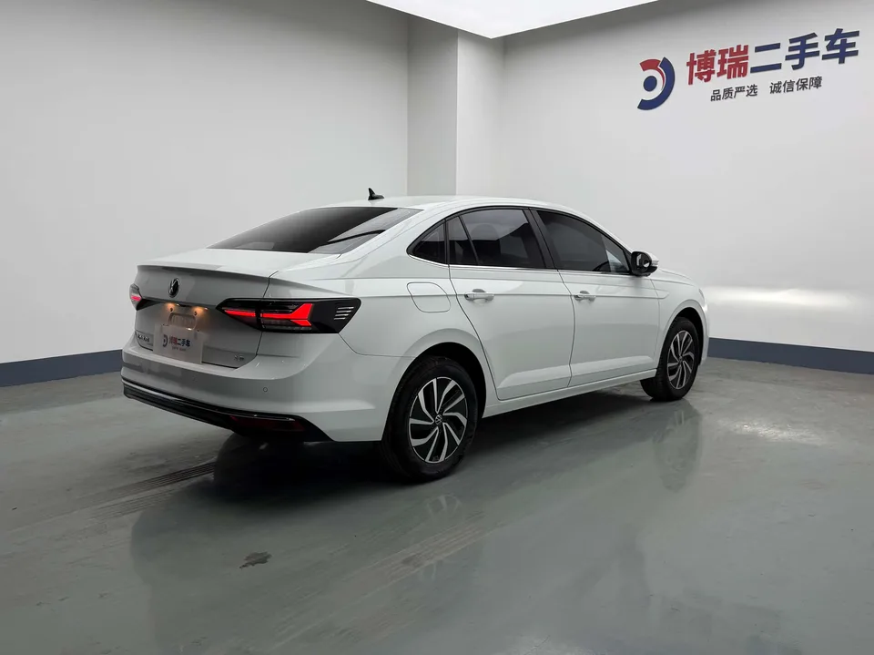 Volkswagen Lavida Lavida 2023 New 1.5L Automatic Outstanding New Desire Edition 2024 — миниатюра 2