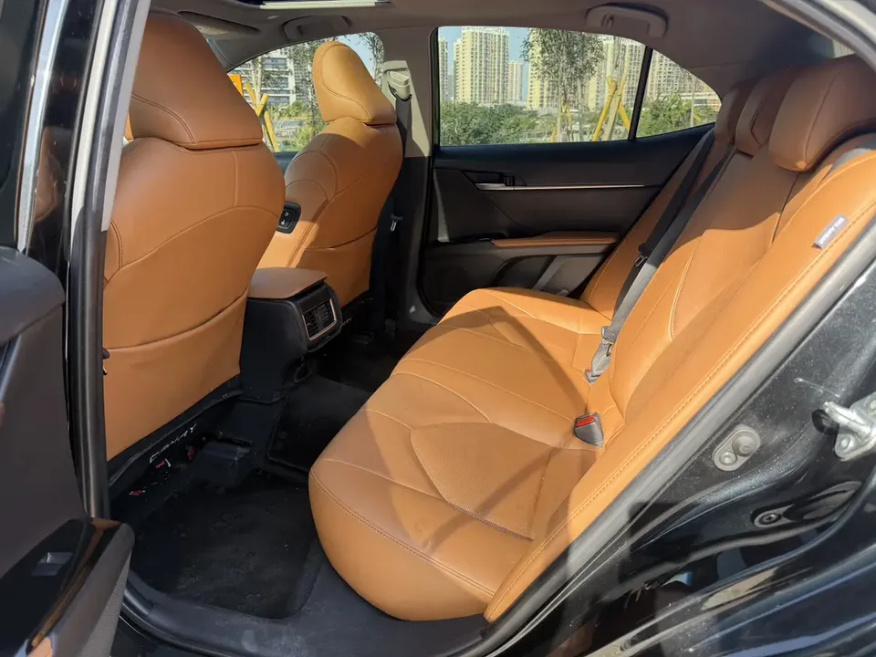 Toyota Camry 2.0G Deluxe Edition 2022 — миниатюра 3