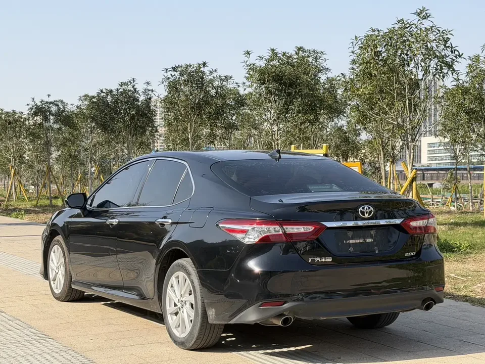 Toyota Camry 2.0G Deluxe Edition 2022 — миниатюра 4