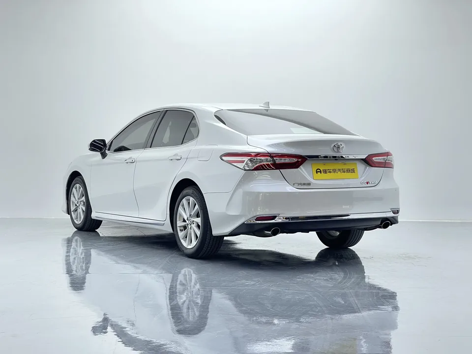 Toyota Camry 2.0G Deluxe Edition 2023 — миниатюра 2