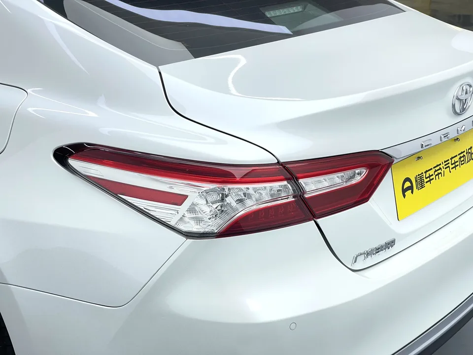 Toyota Camry 2.0G Deluxe Edition 2023 — миниатюра 4